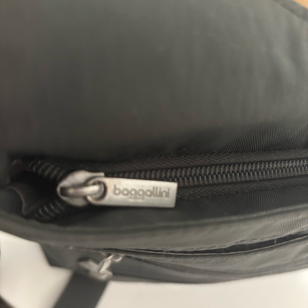 Baggallini Gray Crossbody Travel/Every Day Bag - Picture 6 of 8